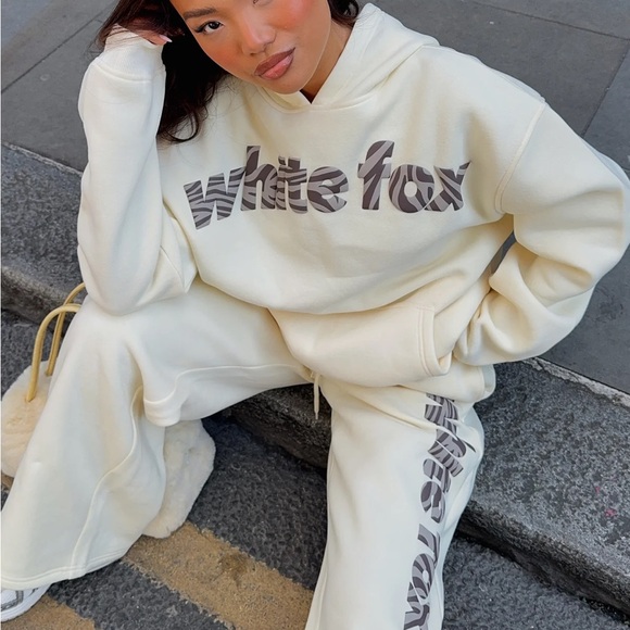 White Fox Hoodie - Picture 5 of 9